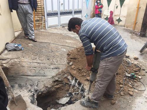 اصلاح نشتی های شبکه آب در مناطق شهر شوشتر